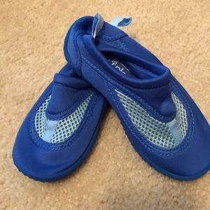 Kids NEW Water Shoes size 8